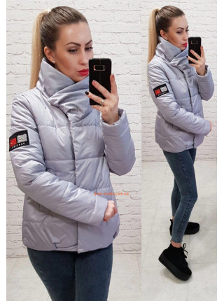 Жіноча укорочена осіння куртка