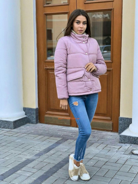 Коротка зимова куртка на кнопках