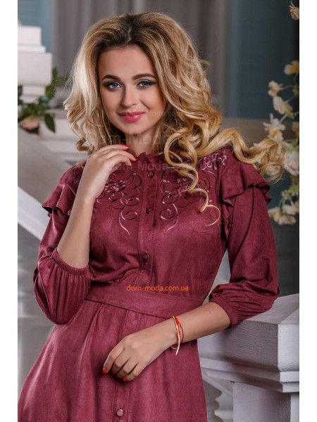 Замшеве плаття із вишивкою